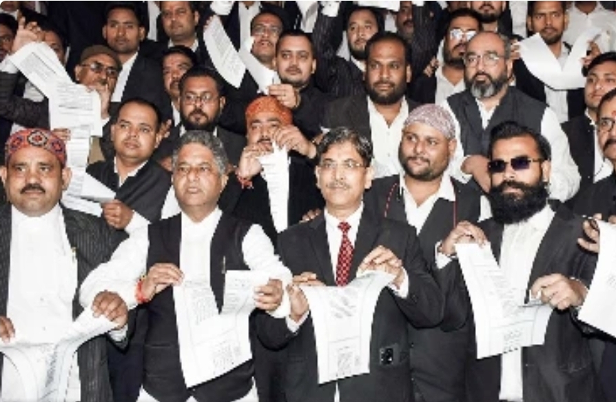 न्याय की रीढ़ पर वार: क्यों जरूरी है अधिवक्ता संरक्षण कानून