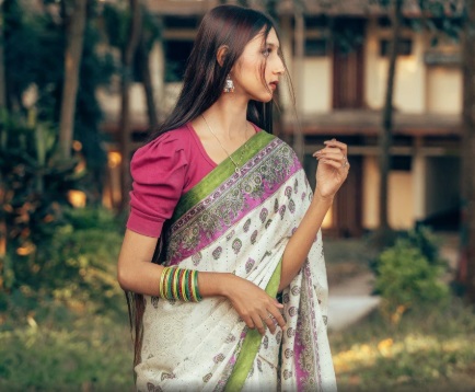 साधारण साड़ी में जलवे बिखरने हैं, तो इन धांसू हैक्स को फॉलो करें