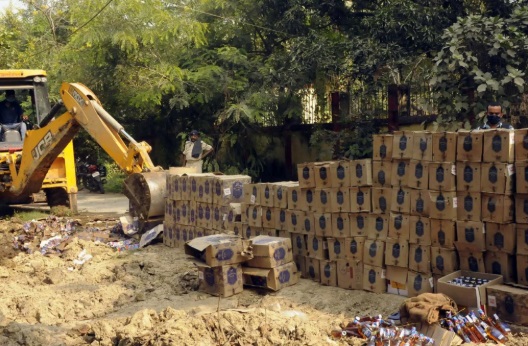 Bihar: अपराधियों की तर्ज पर शराब तस्करों की अवैध संपत्ति भी होगी जब्त