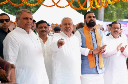 पूर्वी चंपारण में एनडीए कार्यकर्ताओं के साथ संवाद कार्यक्रम में शामिल हुये मुख्यमंत्री नीतीश कुमार