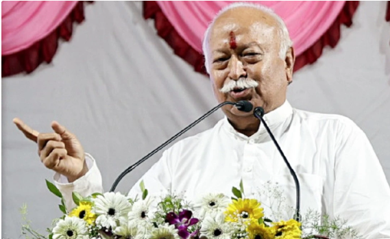 मोहन भागवत ने नागपुर में आरएसएस के पथ संचलन का निरीक्षण किया