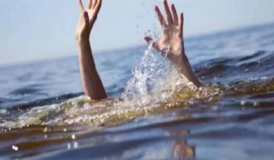 देवरिया में दो किशोर समेत तीन लोग सरयू नदी में डूबे, तलाश जारी