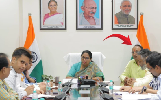 CM के पति सरकारी मीटिंग में, AAP का हमला- दिल्ली बनी ‘फुलेरा पंचायत’, सुपर CM चला रहे राज! BJP का पलटवार