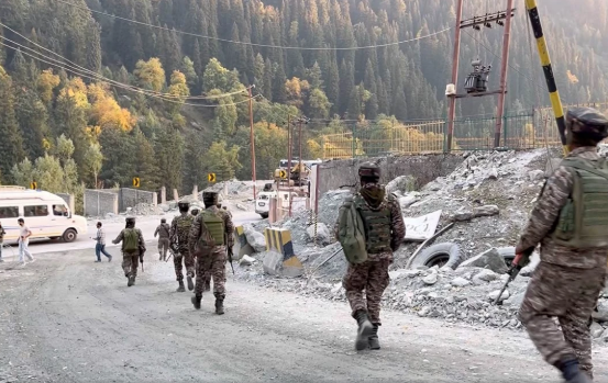 आतंकी ढेर, घुसपैठिया गिरफ्तार, NIA के छापे, अशोक स्तंभ तोड़ने पर 50 हिरासत में, 4056 कब्रों का सच आया सामने…