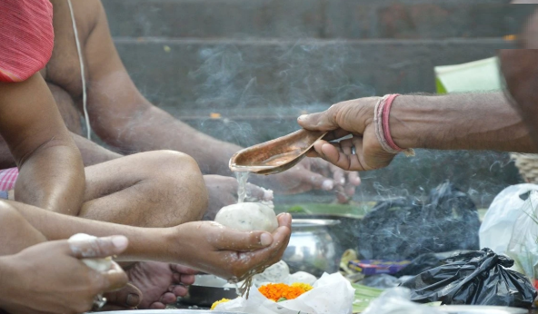 पितृ पक्ष पर इस तरह से करें पितरों की शांति के लिए पूजा, यहां जानिए श्राद्ध के नियम कायदे