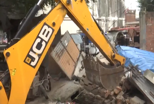 बरेली हिंसा के बाद एक्शन: मौलाना तौकीर के सहयोगी की अवैध संपत्ति पर चला बुलडोजर