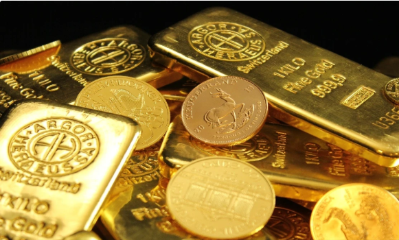 दिल्ली में सोना 100 रुपये बढ़कर 1,13,100 रुपये के नए रिकॉर्ड स्तर पर, चांदी फिसली