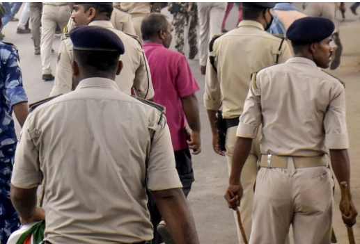 बिहार के भोजपुर में एके-47 समेत अन्य हथियार बरामद, दो आरोपी गिरफ्तार