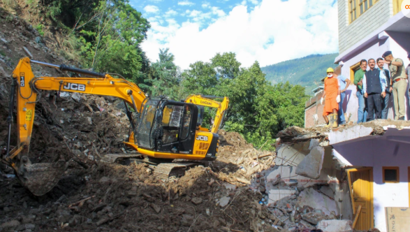 हिमाचल में मानसून का विकराल रूप, मरने वालों का आंकड़ा 360 पहुंचा, जनजीवन अस्त-व्यस्त