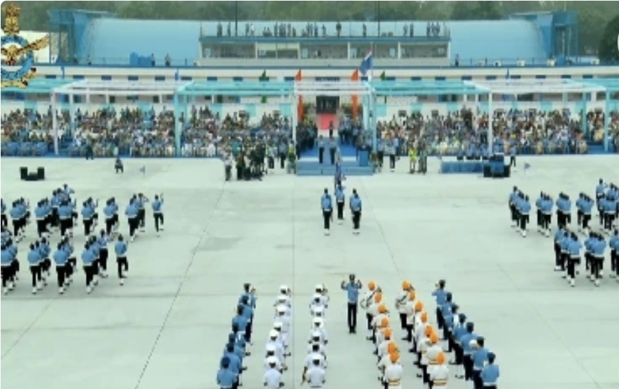 93वें वायुसेना दिवस पर दिखी भारत की आत्मनिर्भरता और हवाई शक्ति, राफेल-सुखोई से गरजा आसमान