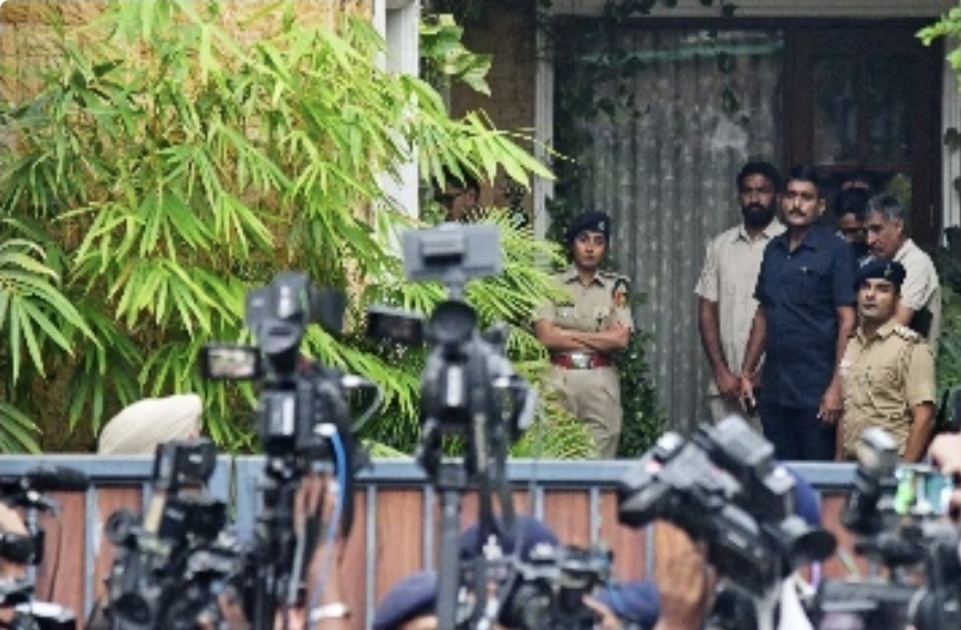 IPS की खुदकुशी पर पत्नी का दावा- आला अधिकारियों ने पति को प्रताड़ित करके मारा, सुसाइड नोट में बड़े अफसरों पर गंभीर आरोप