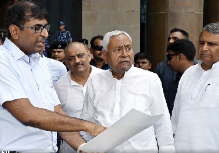 टिकट बंटवारे पर JDU में बगावत तेज: सांसद इस्तीफे को तैयार, विधायक धरने पर बैठे!