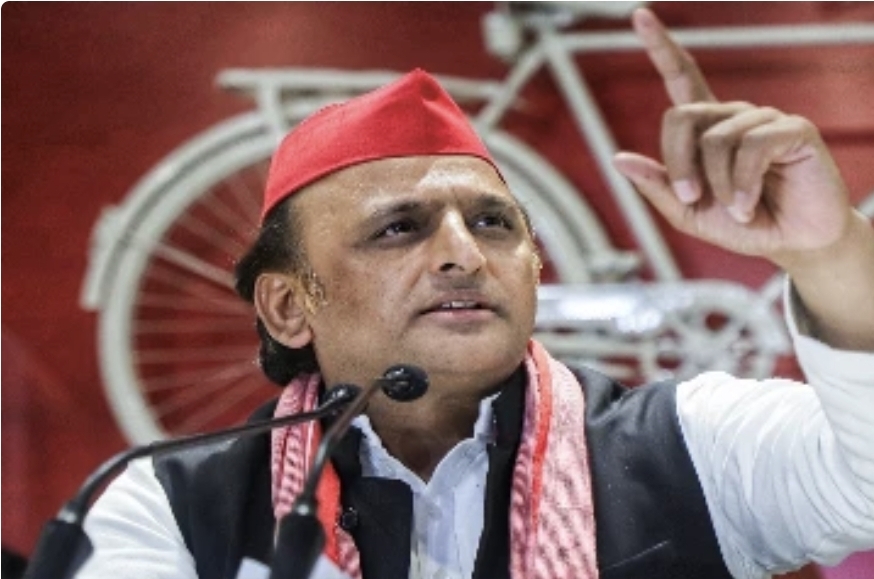 योगी सरकार पर अखिलेश का हमला: बिजली, ट्रैफिक, स्मार्ट सिटी… कहीं नहीं विकास!