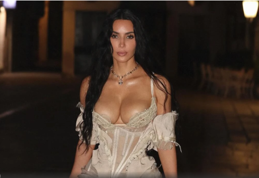 ‘चाँद पर नहीं गए थे, ये सब झूठ!’ Kim Kardashian का दावा TikTok पर हुआ वायरल, NASA ने भी दी सफाई