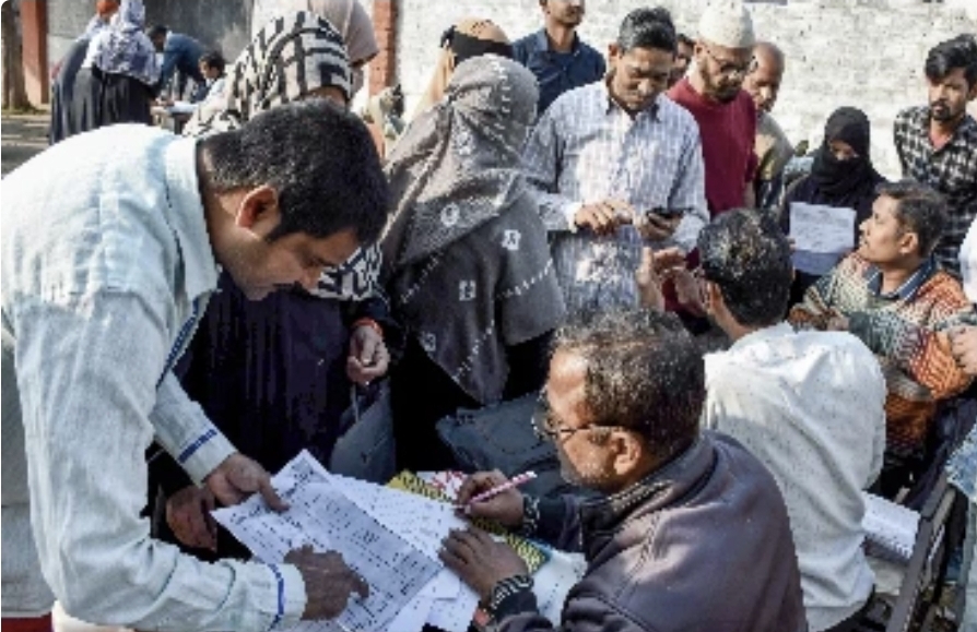 Shehar Me Shor Hai। BLOs के कंधों पर SIR का बोझ, मौत पर सवाल, आखिर हकीकत क्या?