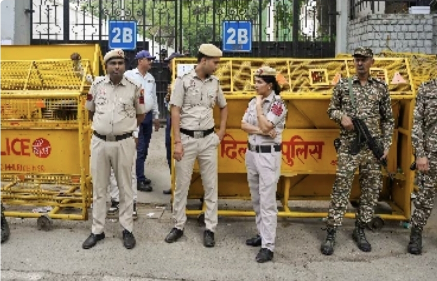 जन्मदिन से चंद मिनट पहले दिल्ली में मौत का तांडव, 27 वर्षीय की बेरहमी से हत्या, जांच जारी