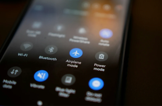 रोजाना जिंदगी में बेहद काम का है एयरप्लेन मोड! जानिए 5 ऐसे कमाल के फायदे जो कोई नहीं बताता