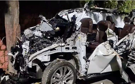 शामली में खड़े ट्रक से टकरायी कार, चार लोगों की मौत