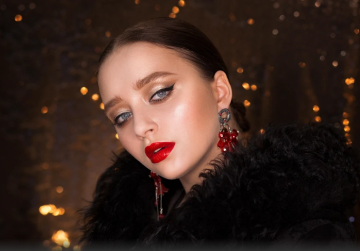 कॉकटेल पार्टी में दिखना है सबसे खूबसूरत? ट्राई करें ये 3 ग्लैमरस मेकअप लुक्स!