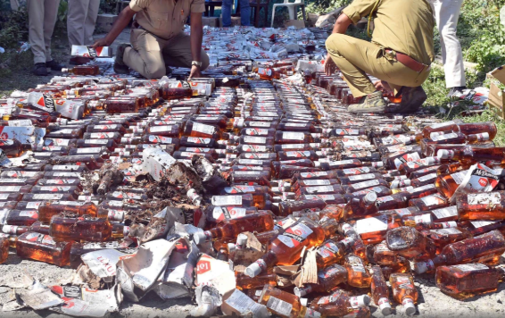 अवैध शराब ले जा रहा ट्रक झारखंड के पलामू में जब्त