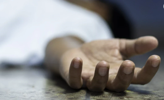 नोएडा : बालकनी से गिरकर संदिग्ध परिस्थितियों में युवक की मौत, परिजनों ने जताई हत्या की आशंका