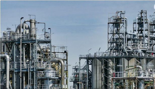 Reliance Stop Russian oil | यूरोपीय संघ की सख्ती का असर! रिलायंस ने निर्यात वाली रिफाइनरी में रोका रूसी कच्चे तेल का इस्तेमाल, क्या है नई रणनीति?