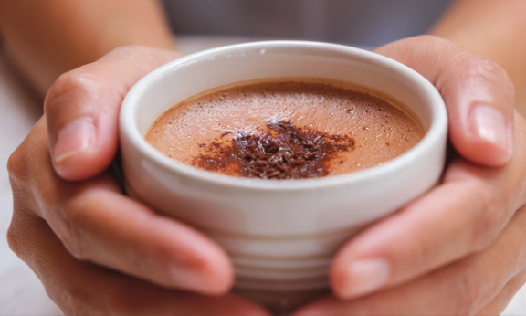 सर्दी की ठिठुरन को कहें अलविदा, 3 चीजों से झटपट बनाएं लजीज Hot Coco