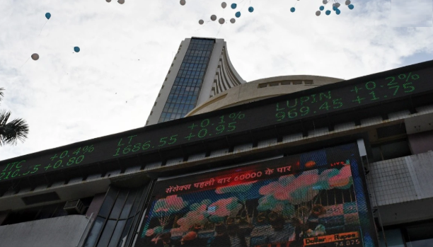 Share Market: सेंसेक्स, निफ्टी में लगातार दो सत्र से जारी भारी गिरावट के बाद तेजी