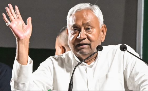 बिहार चुनावी संग्राम: नीतीश कुमार, तेजस्वी यादव समेत कई दिग्गजों ने डाला वोट, अब किसकी जीत का है इंतजार?