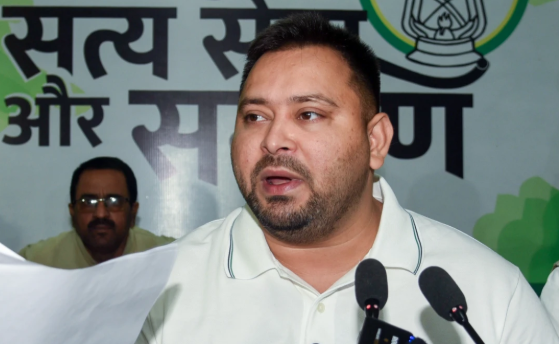 बिहार चुनाव से पहले Tejashwi Yadav की ‘नारी शक्ति’ गारंटी, सत्ता में आए तो महिलाओं को मिलेंगे 30 हजार!