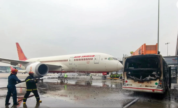 एयर इंडिया का विमान भोपाल में इमरजेंसी लैंडिंग! 172 यात्री बाल-बाल बचे, टला बड़ा हादसा