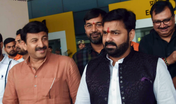 बिहार चुनाव में पवन सिंह की हुंकार, कहा- 15 साल पहले और आज के बिहार का अंतर सबको साफ दिख रहा