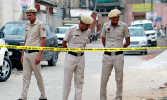 Uttar Pradesh Horror | संपत्ति के लालच में क्रूरता! पांच साल बंधक, भूखे पेट मौत, रिटायर्ड रेलवेकर्मी और दिव्यांग बेटी की भयावह कहानी