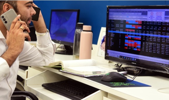 Share Market: घरेलू शेयर बाजारों में सकारात्मक शुरुआत के बाद गिरावट