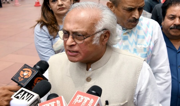 प्रदूषण पर चर्चा क्यों नहीं? जयराम रमेश ने सरकार पर साधा निशाना, बोले- शीतकालीन सत्र बना प्रदूषण सत्र