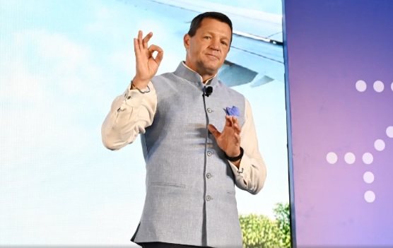 IndiGo संकट पर DGCA सख्त, CEO पीटर एल्बर्स को भेजा समन, व्यवधानों पर मांगी विस्तृत रिपोर्ट