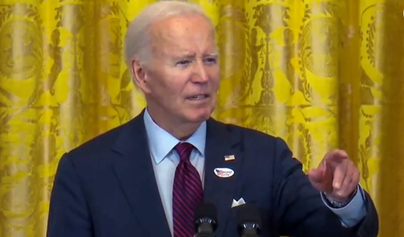 Joe Biden की क्रिसमस फैमिली फोटो क्यों हुई सोशल मीडिया पर वायरल, कहां छुप गये बाइडन?