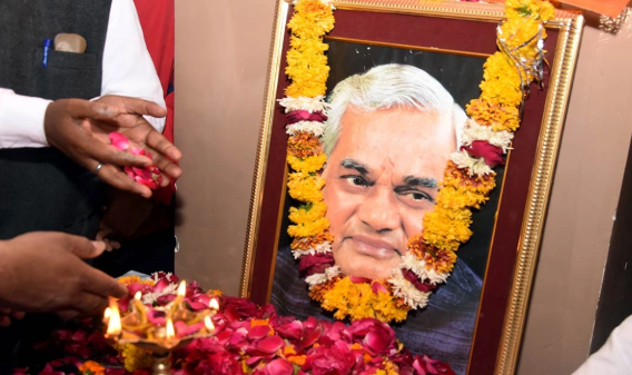 Kalam से पहले Vajpayee को राष्ट्रपति, Advani को PM बनाने का सुझाव था, मगर Atalji ने इस प्रस्ताव को खारिज कर दिया थाः पुस्तक