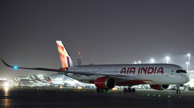 मुंबई जा रही एयर इंडिया फ्लाइट की दिल्ली में इमरजेंसी लैंडिंग, हवा में इंजन ऑयल प्रेशर ज़ीरो हुआ