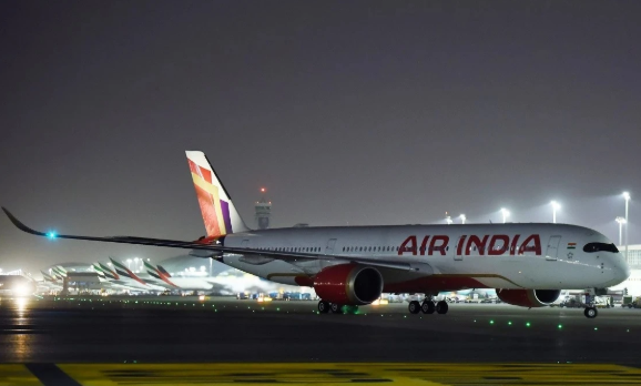 Air India की Mumbai जा रही उड़ान इंजन में खराबी के कारण Delhi लौटी