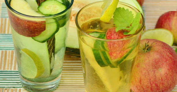 रोजाना डिटॉक्स वॉटर पीना सेफ है होता है क्या? जानिए क्या कहते हैं एक्सपर्ट