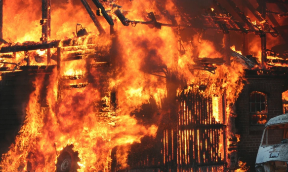 Switzerland Explosion Video | नए साल पर स्विट्जरलैंड के Crans-Montana के बार में हुआ भयानक धमाका, कई लोगों के मौत की आशंका