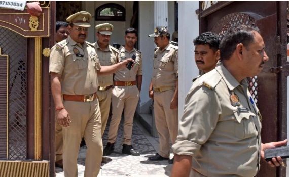 Uttar Pradesh: पांच साल की बच्ची की हत्या के आरोपी दो अभियुक्तों को पुलिस ने मुठभेड़ के बाद गिरफ्तार किया