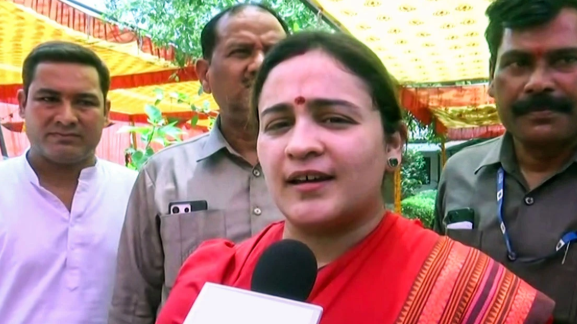 BJP Leader Aparna Yadav ने आखिरकार तोड़ दी चुप्पी