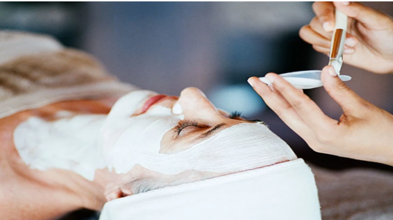 DIY Face Mask: सिर्फ 15 मिनट में पाएं Instant Glow, घर पर बनाएं ये 5 असरदार DIY Face Mask