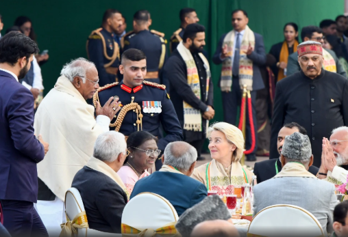 Republic Day पर सीट को लेकर Congress-BJP में ‘महाभारत’, खरगे ने लगाए गंभीर आरोप