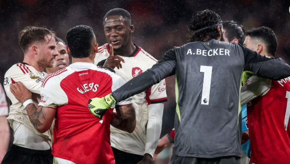 Arsenal vs Liverpool मैच में बड़ा विवाद, मार्टिनेली के ‘अनस्पोर्टिंग’ व्यवहार पर मचा बवाल