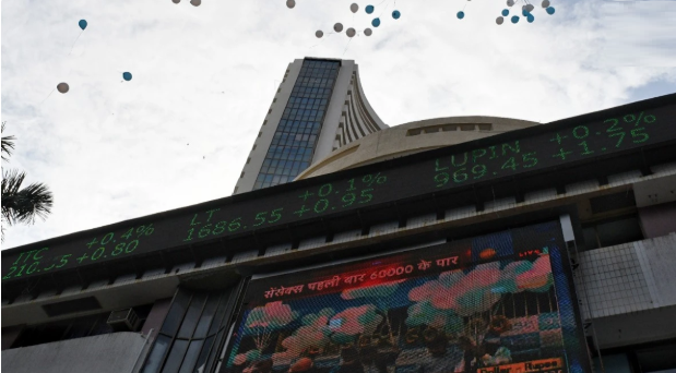 घरेलू शेयर बाजारों में शुरुआती कारोबार में करीब एक प्रतिशत का उछाल