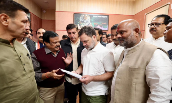 ज़हरीले पानी के पीड़ितों से मिले Rahul Gandhi, बोले- आपके न्याय के लिए लड़ेंगे